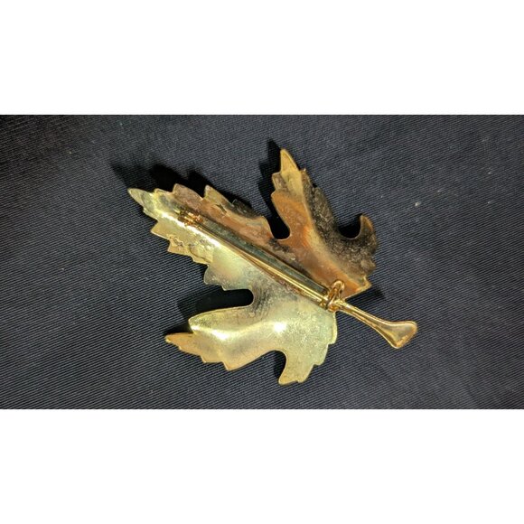 Vintage Maple Leaf Enamel Brooch Green  Gold tone Pin  Retro Jewelry - Picture 4 of 7